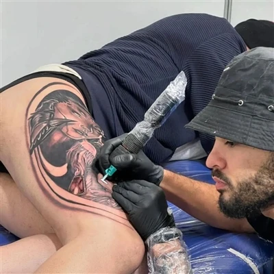 Hvordan identifisere kvalifikasjoner og hygienestandarder i en tatoveringsbut...