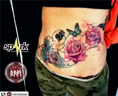 En tatovering av en blomst