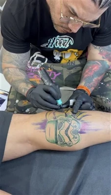 Dekker opp tatovering