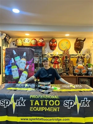 SPARK Ink kunngjør partnerskap med den kjente thailandske tatovøren Bamboo Ta...